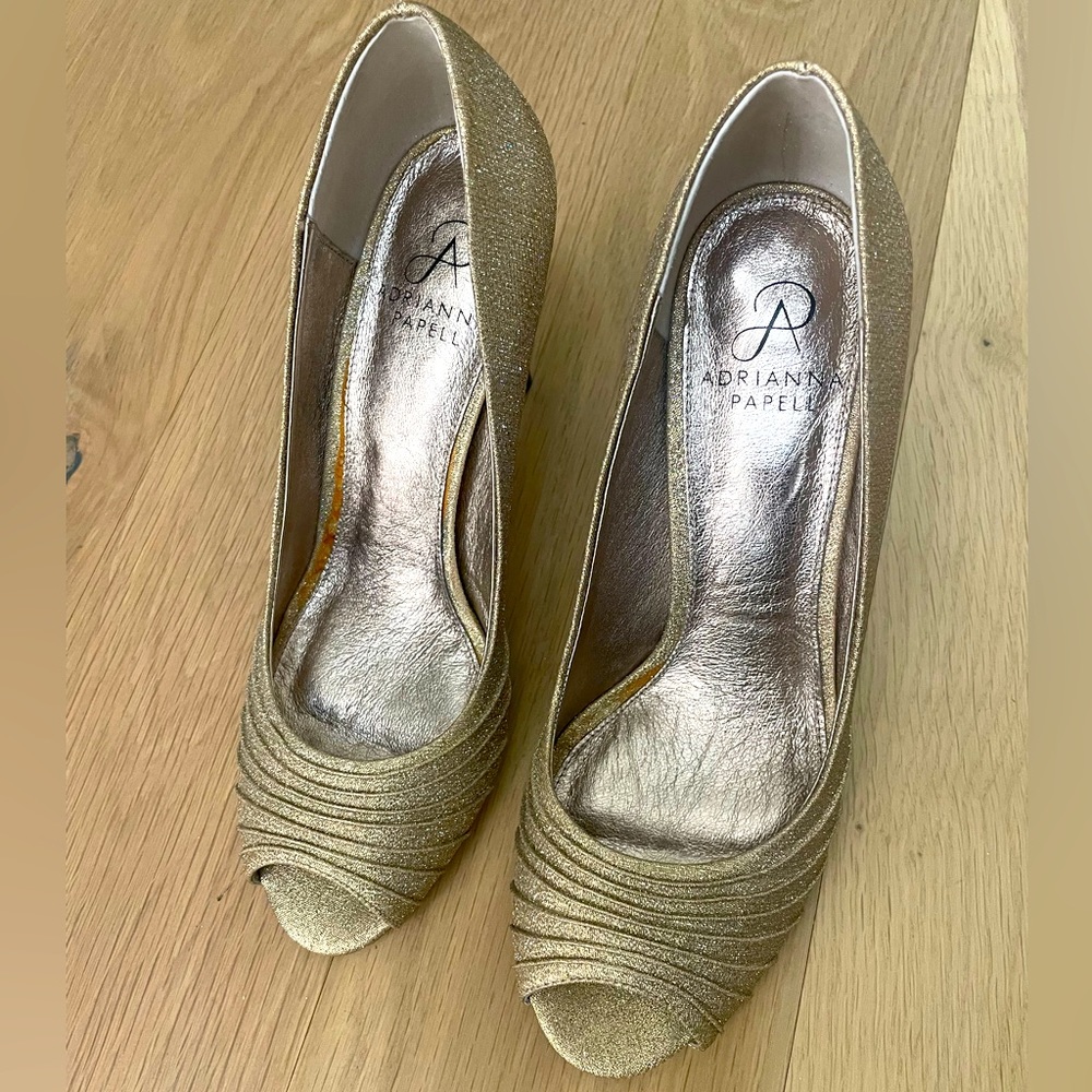 Adrianna Papell Peep toe metallic shoes gently used